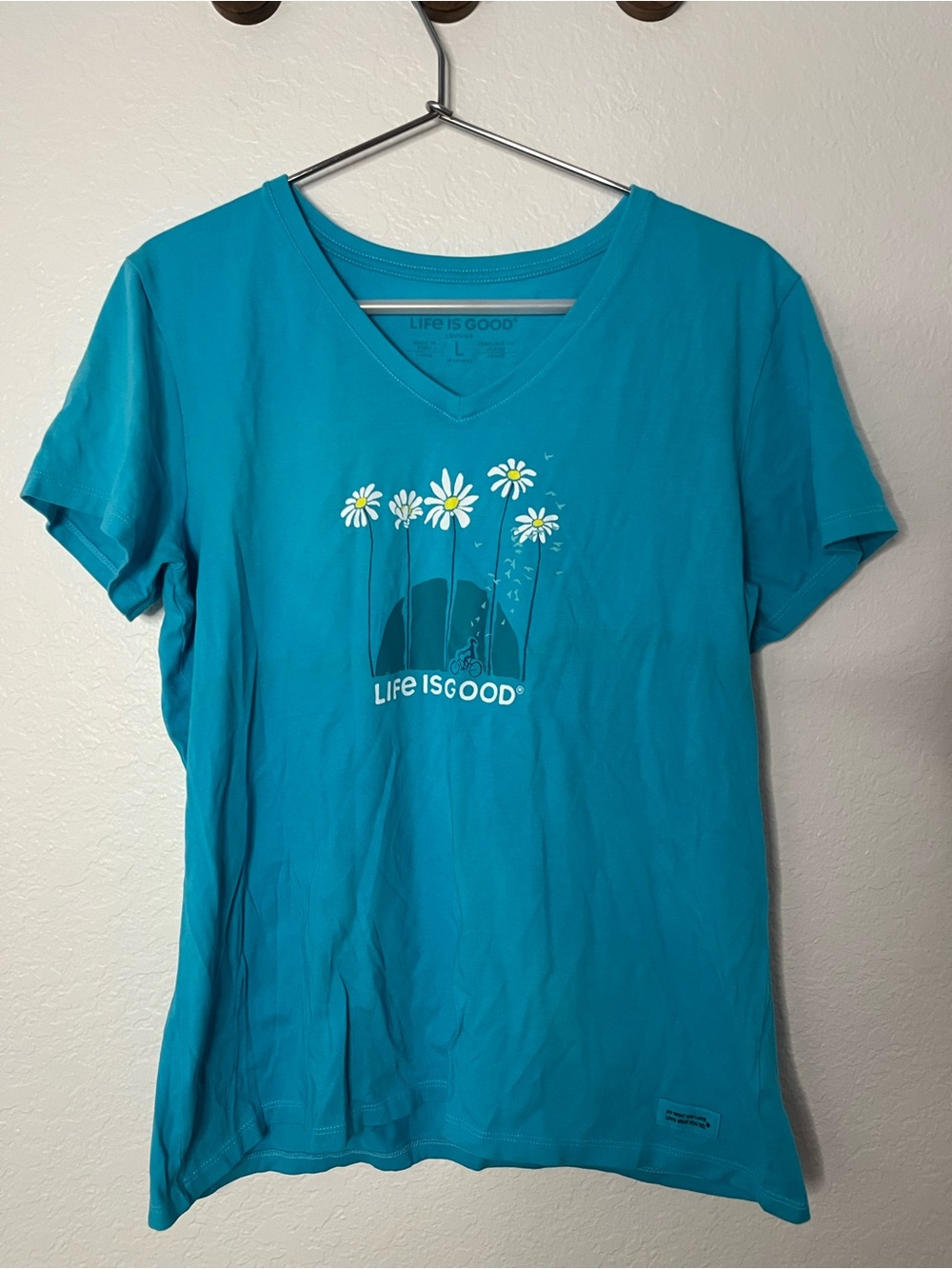 Life Is Good Teal V‑Neck Daisy Graphic Tee